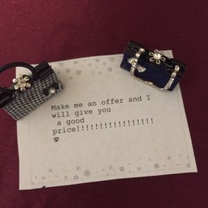 These purses are Made out of clips little 👜